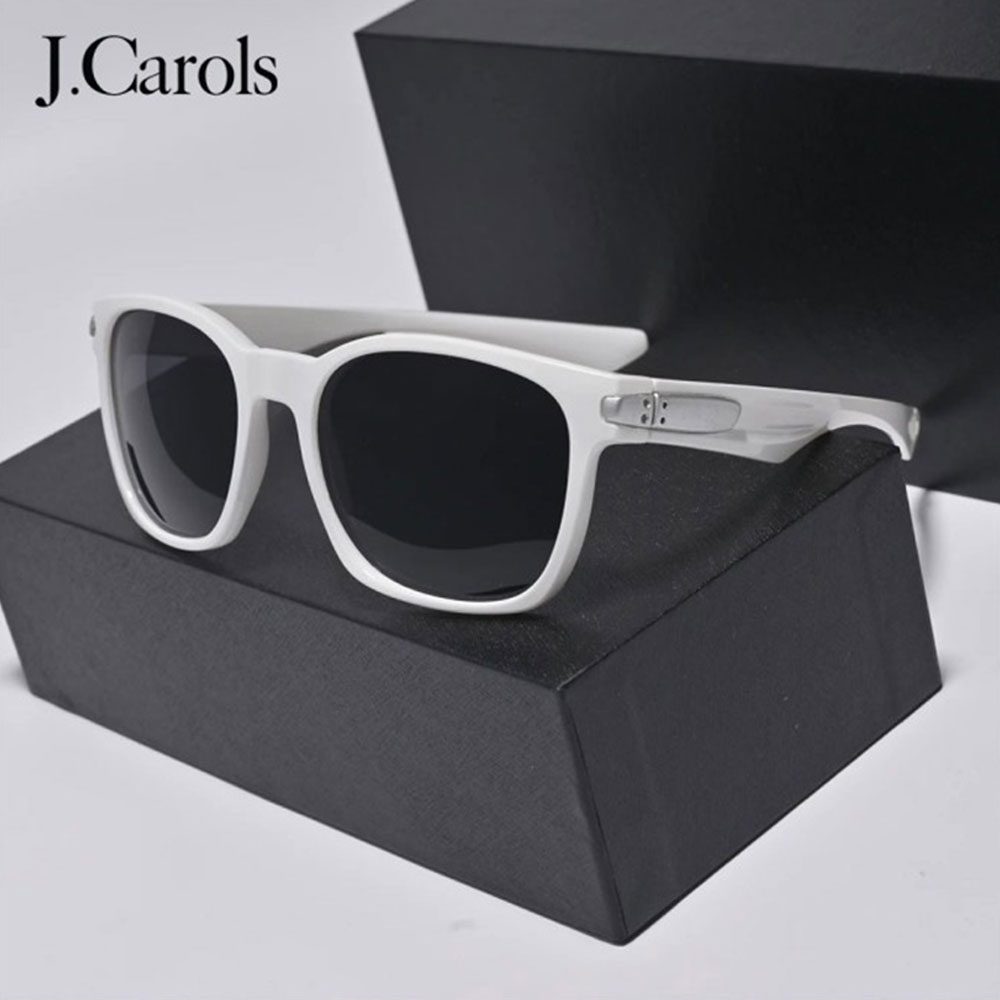 Iconic Matte White Frame Sunglasses with Smoked Reflective Lens